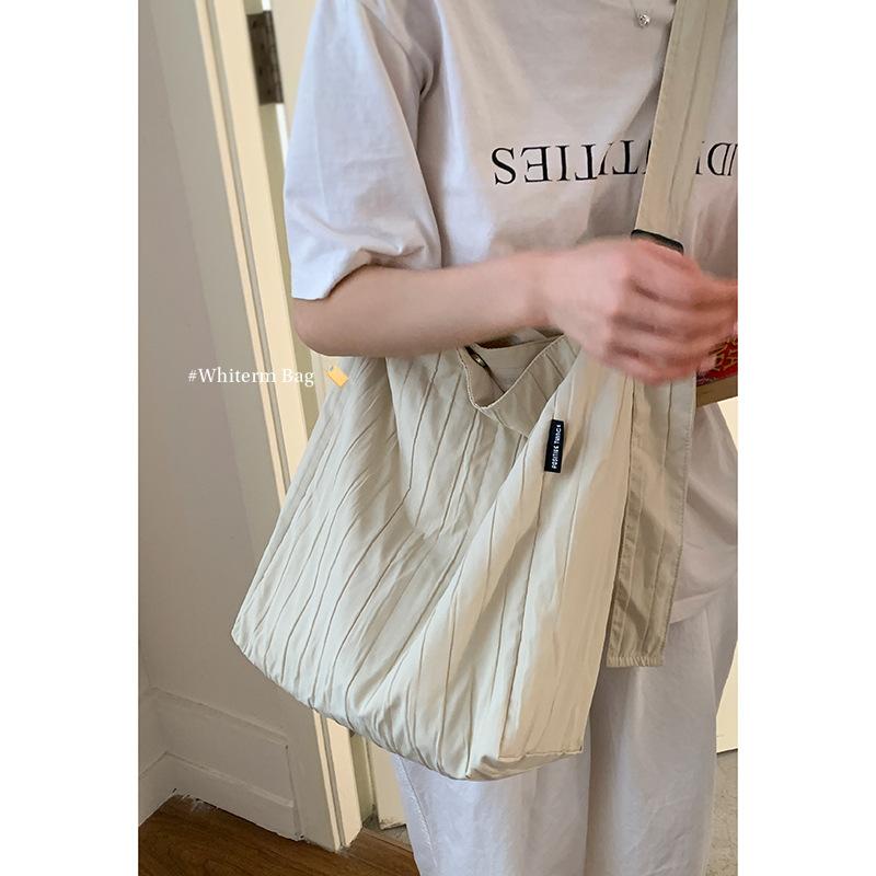 

Simple and large-capacity canvas bag women s new lazy wind tote bag student versatile shoulder messenger bag