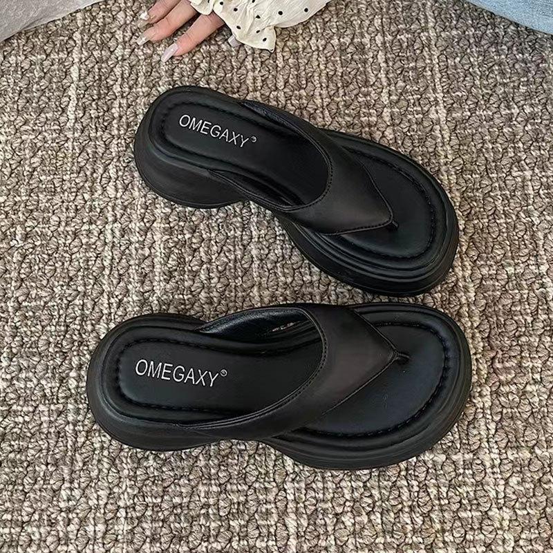 

Інтернет-знаменитості чорні нековзні шльопанці на товстій підошві для жінок, літній одяг 2025 року, нові супер вогняні універсальні пляжні тапочки 35 чорний