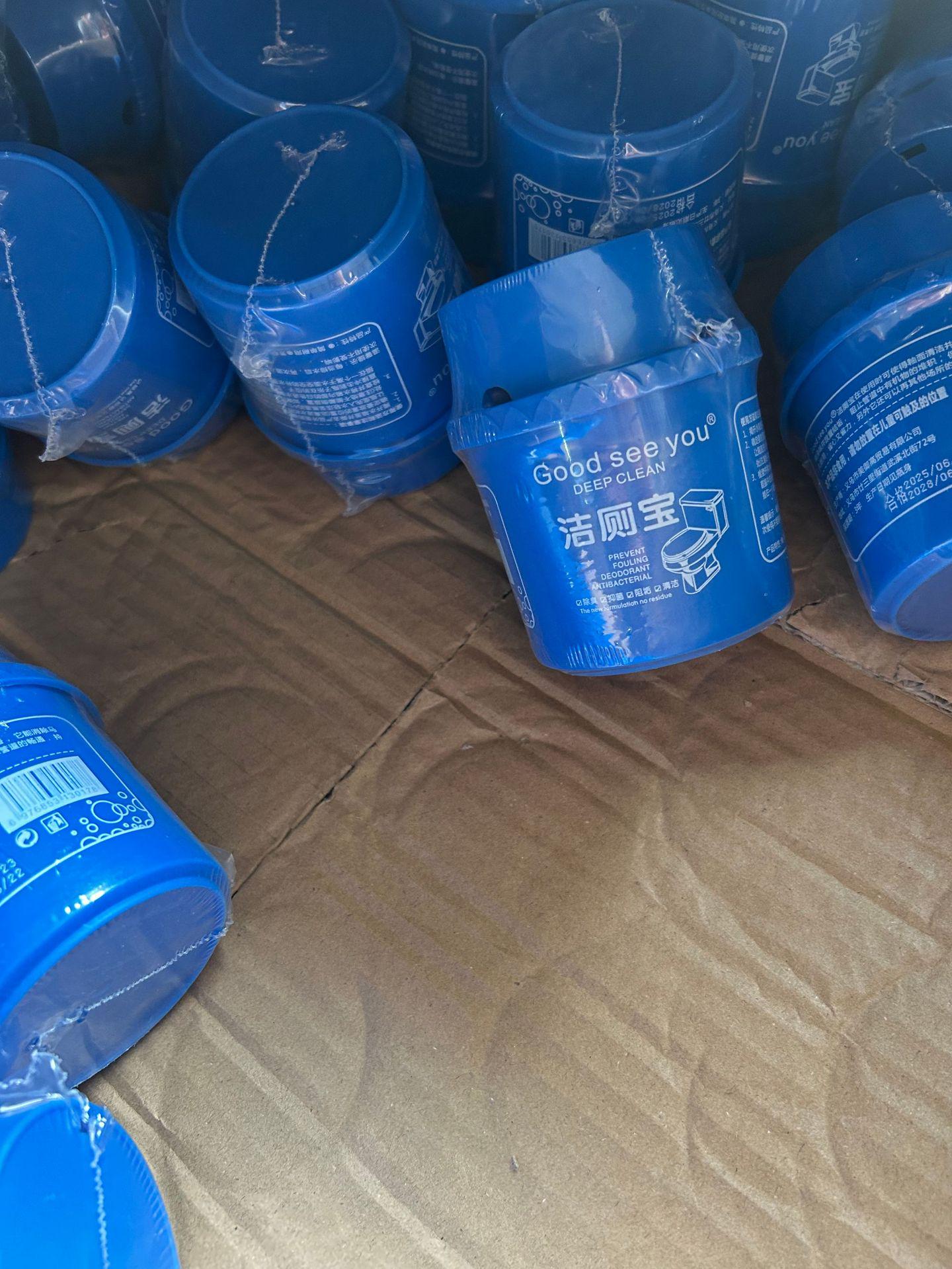 

Смываемый очиститель и дезодоратор для унитаза: Мощные таблетки «Синяя пена» удаляют желтые пятна и грязь