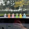 6 Stück Leuchtende Mini Harz Kaninchen Auto Armaturenbrett Spielzeug Puppen Figuren Heim Gartendekoration Cartoon Niedliche Auto Ornamente Geschenke