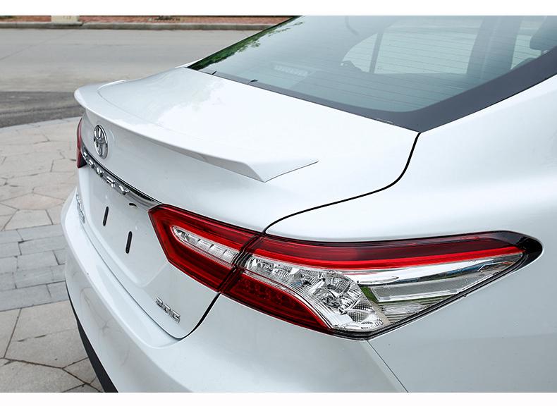 Kit Carrozzeria Stile USA per Camry Gen 8 Modelli 18-23: Spoiler Posteriore, Lip Anteriore, Spoiler sul Tetto, Minigonne Laterali