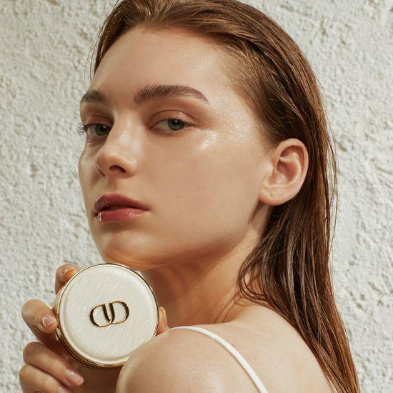 Chere Jeanne Fond De Tang Lumiere Doré Cushion 14g