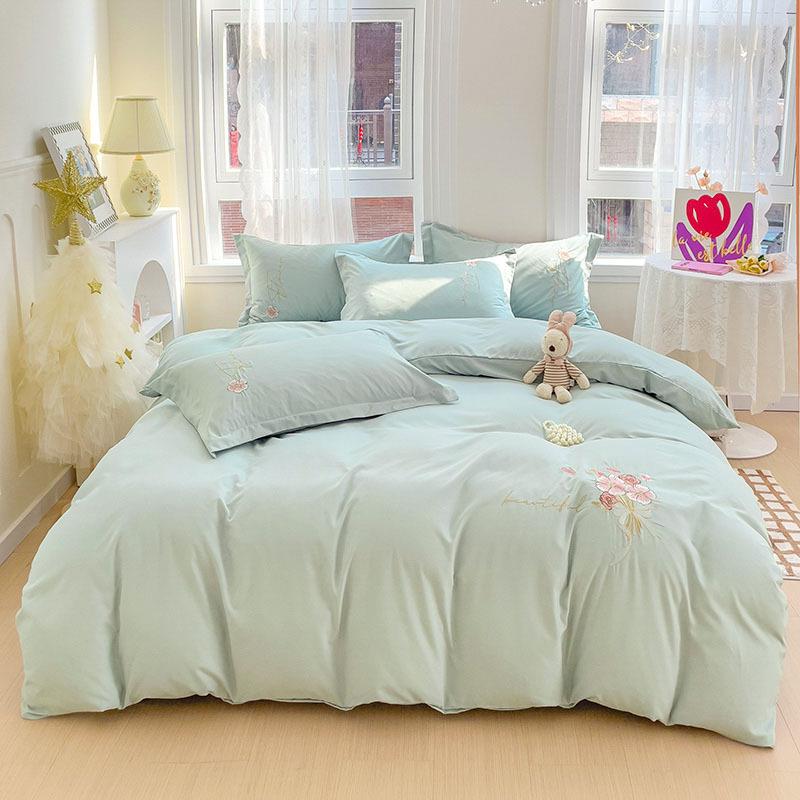 

Четырехкомпонентный вышитый стираный хлопок Приятный для кожи, мягкий и дышащий Набивной и окрашенный Не выцветающий Простой постельное белье 1.2m bed