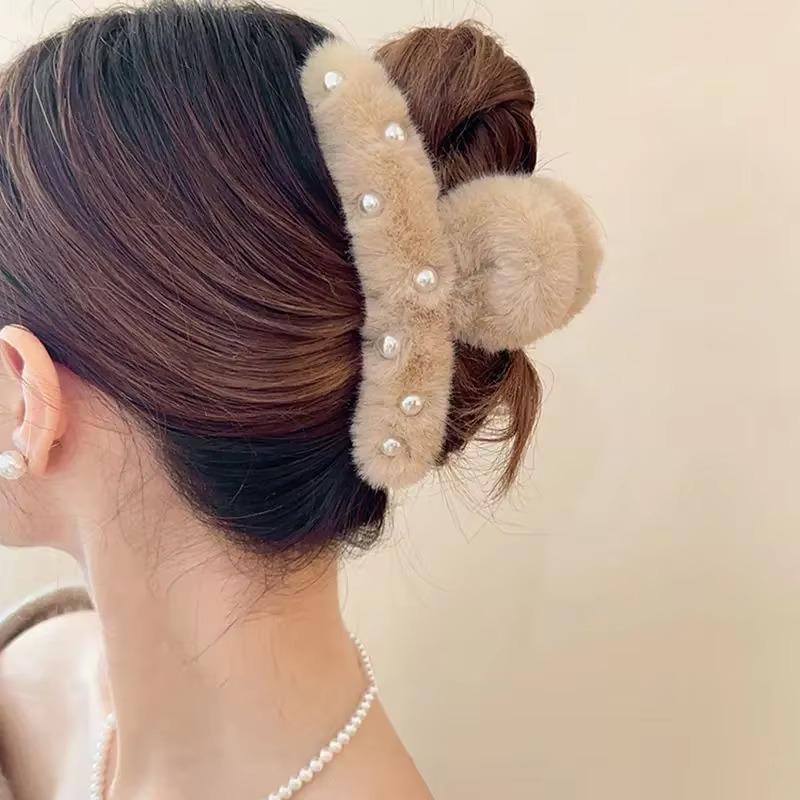 Sweet Hair Big Shark Clip Cute Pearl Plush Grab Clip At The Back of The Head Autumn and Winter Hair Accessories Hair Accessories