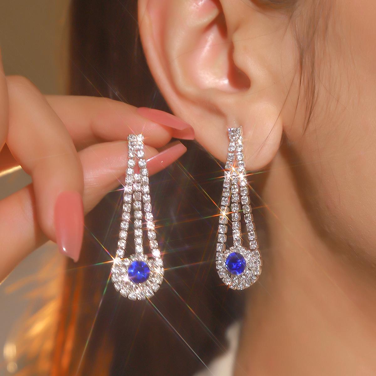 

Роскошные серьги с кисточками из красных кристаллов: Рождественская серия со сверхблестящими стразами