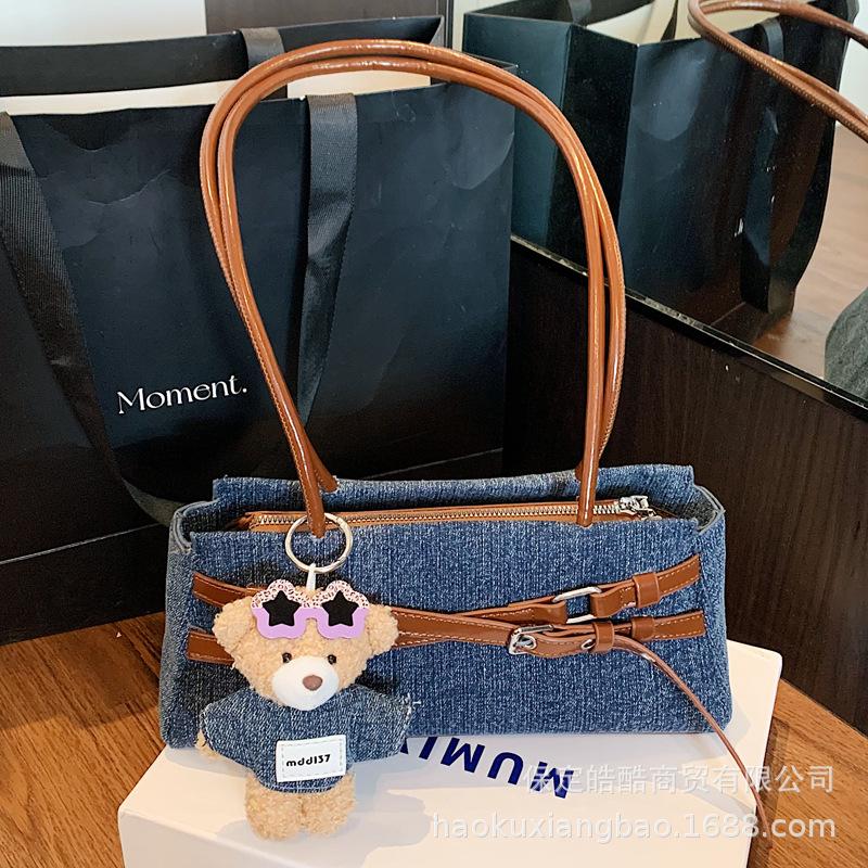 Underarm bag women's 2025 new high-end foreign-style women's summer versatile niche design shoulder portable baguette bag