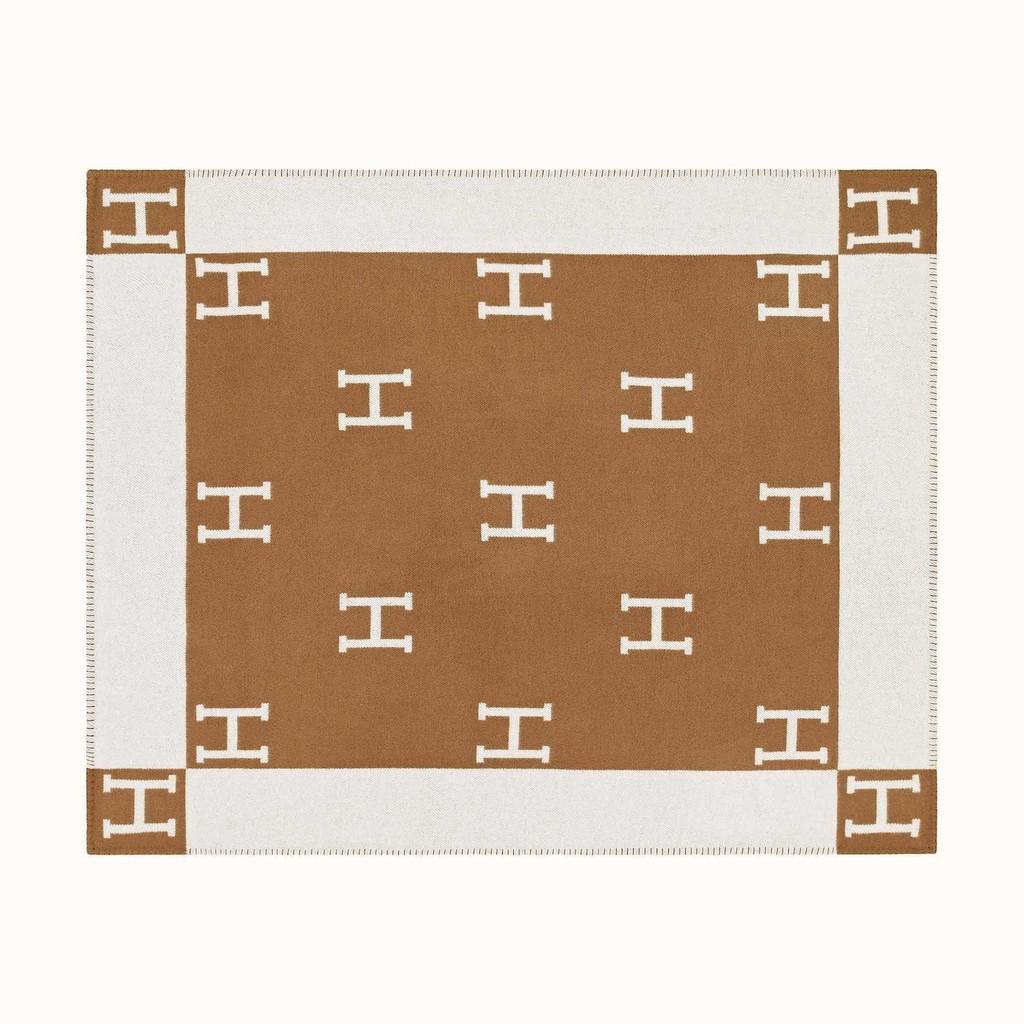 Blanket Flannel Simple With Letter Print Design Suitable For Daily Festival Gift