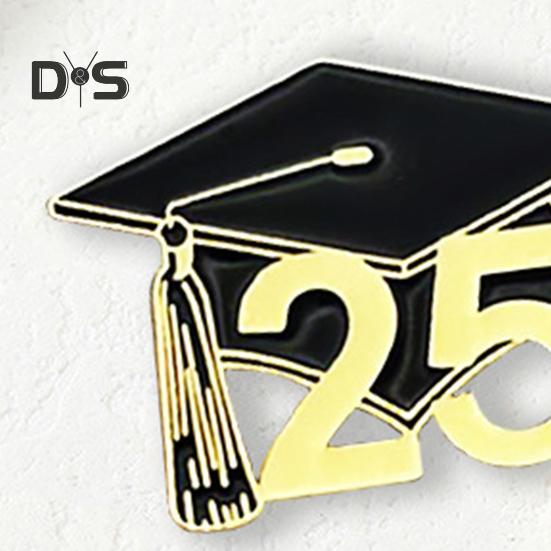 Brož ze slitiny zinku s designem promoční čepice Vynikající proces smaltování Olejové kapky Kloboukový doplněk Brož Ozdoba na tašku