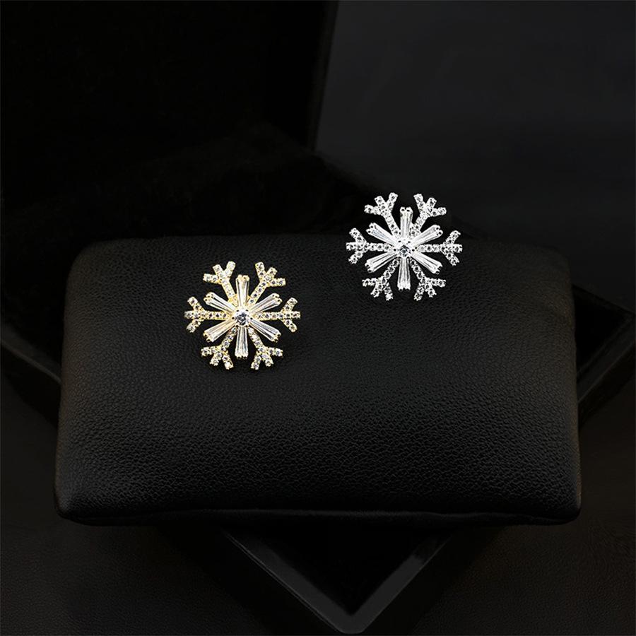 

Diamond Snowflake Lapel Brooch: Fashionable Pin for Women s Shirts