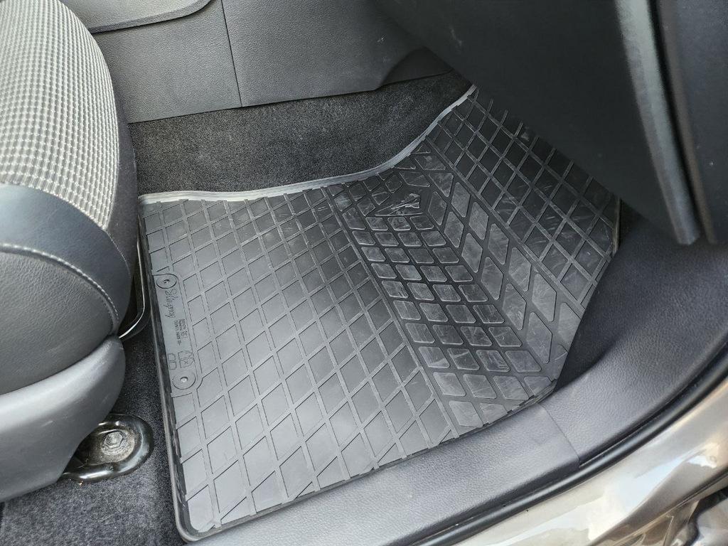 Rubber Mats (4 Pcs, Stingray Premium) for Toyota Auris 2012-2018