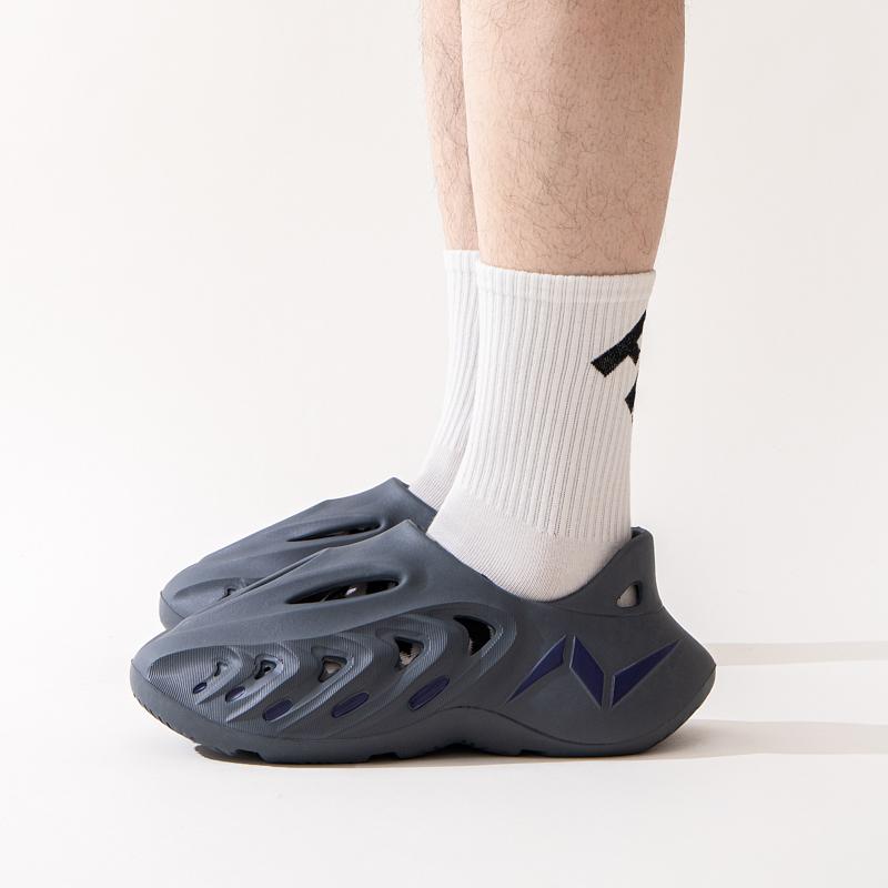 Yeni Yazlık Erkek Spor Sandaletleri Moda Outdoor Kaymaz Yumuşak Nefes Alabilen Günlük Plaj Ayakkabıları Trend Hafif ve Rahat Terlikler