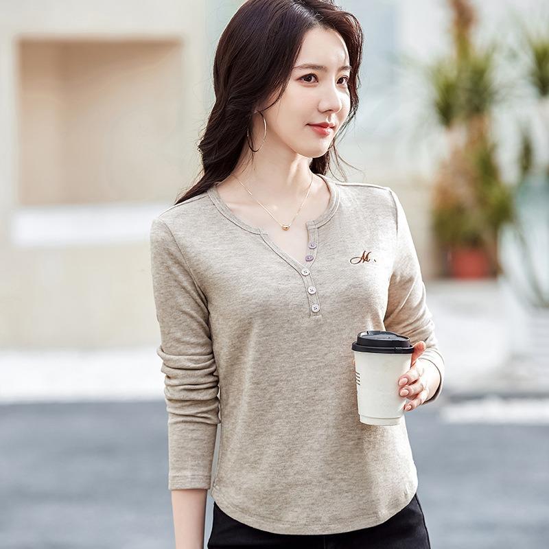 Women's 3XL Spring and Autumn Tops New Embroidered Button V-neck German Velvet All-match Fashion Long-sleeved T-shirt