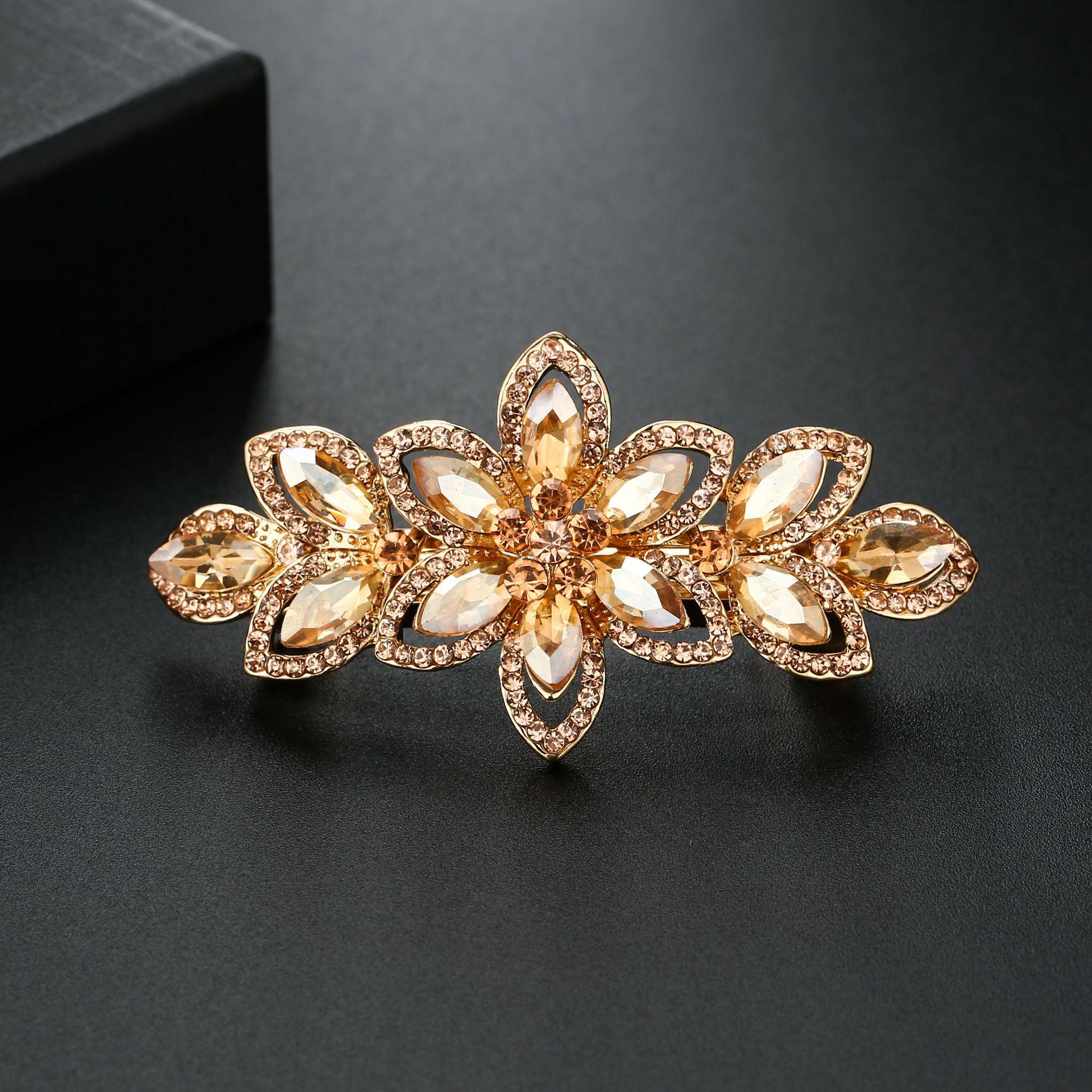 

Корейская заколка-цветок с кристаллами - крупный бриллиантовый акцент для хвостиков