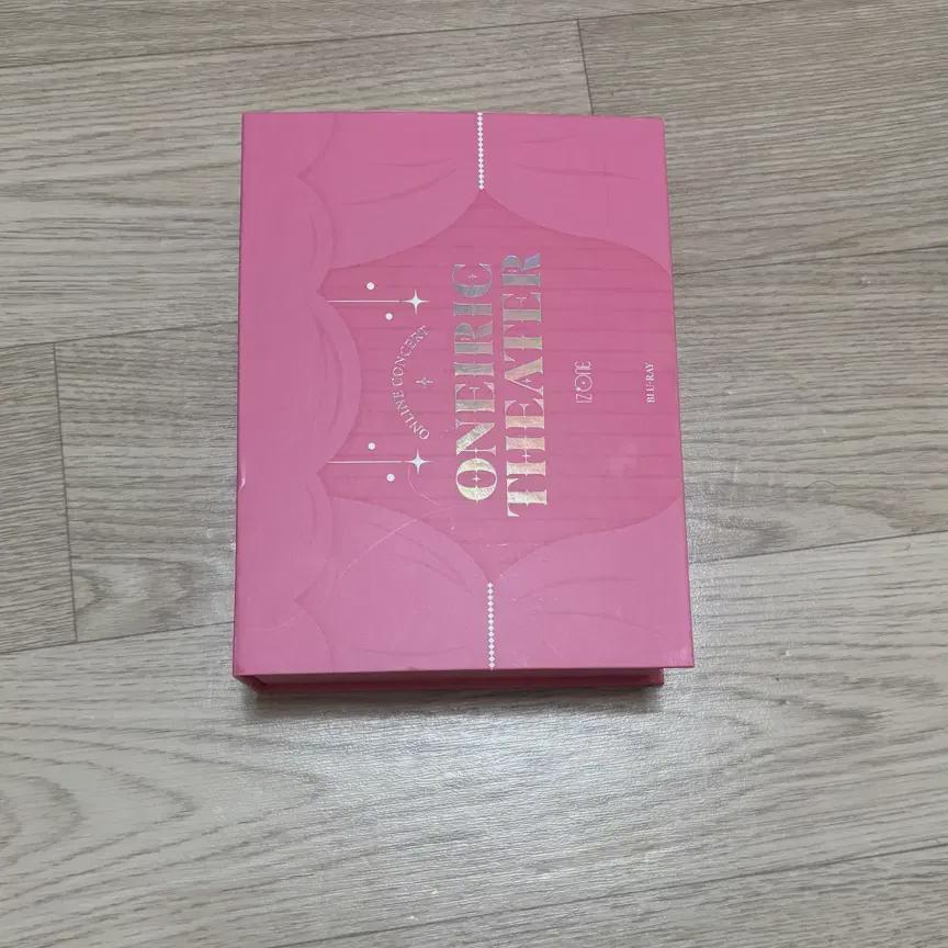 

Концертный Blu-ray альбом Iz*one