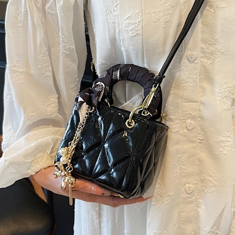 Trendy New Fashion Light Luxury High Sense Small Fragrant Style Hand Carry Princess Diana Bag Versatile Temperament Mini Messenger Mouth Red Envelope