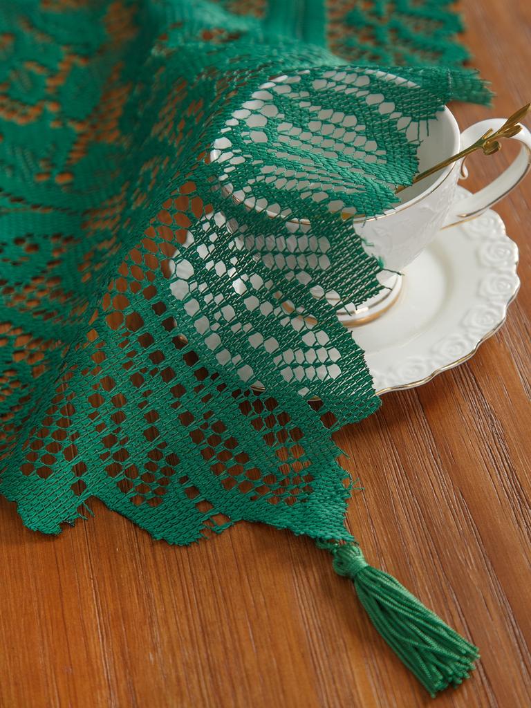 Zielony świąteczny koronkowy bieżnik z frędzlami flaga stołowa