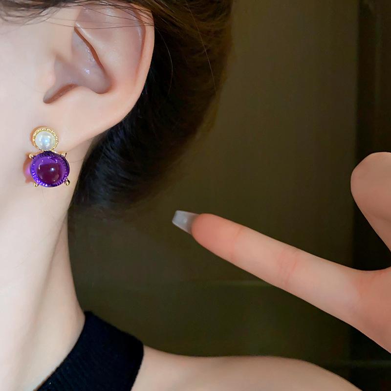 Fioletowe Kolczyki Sztyfty z Kwiatem w Kształcie Serca: Modny, Wysokiej klasy i Świeży na Lato.