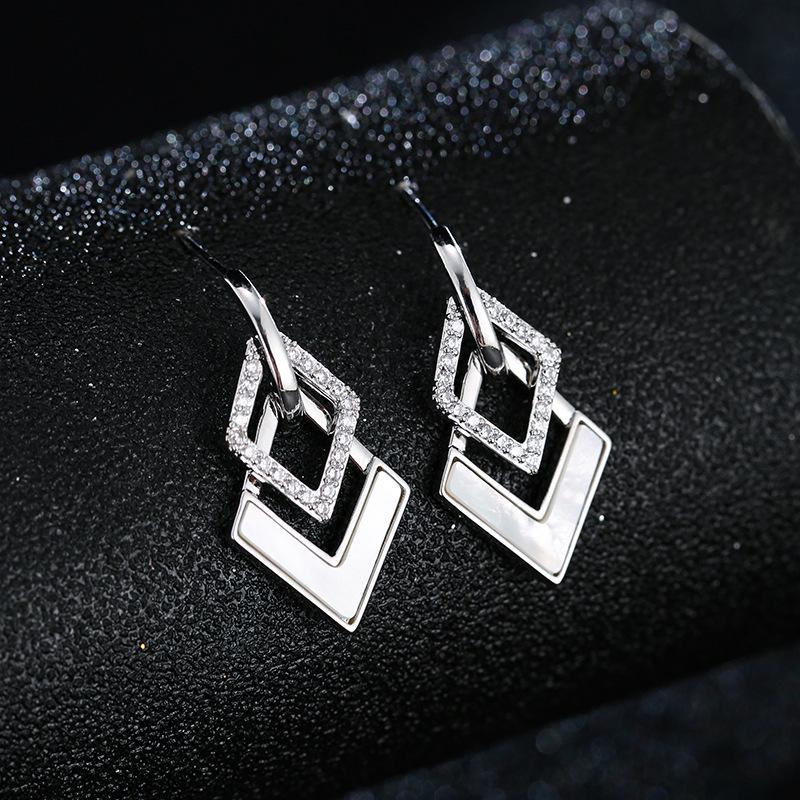 European Fashion Double-Sided Stone & Acrylic Gold-Plated Earrings for Women платиновый
