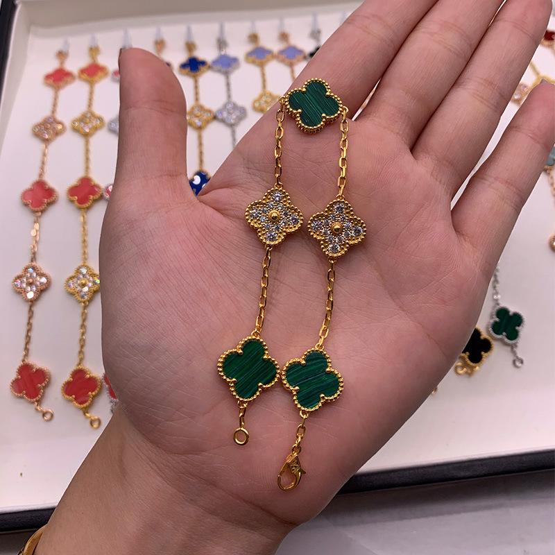 

Бутик Браслет «Четырехлистный клевер Пять цветков» 18K Легкая роскошь Инс Дизайн Модный Изысканный Универсальный Мужской и женский браслет Boutique Bracelet