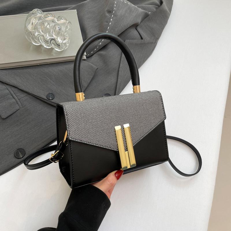 

Beautiful personality trend texture women s bag new fashion shoulder small square bag casual messenger bag чёрный