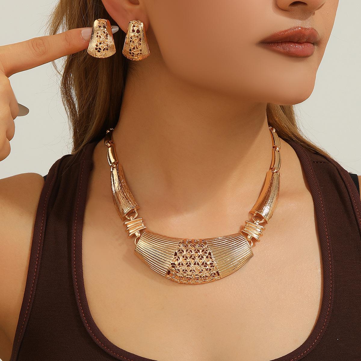 

Золотой сплав ажурный узор женский набор ожерелье и серьги украшение One Size