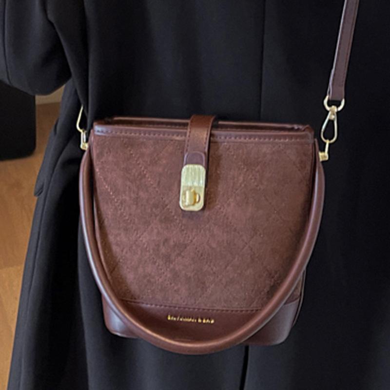 Bucket Bag Women's 2025 New Autumn Niche Fashionable Bag Women's Bag High Value Contrast Color Retro Foreign Style Messenger Bag