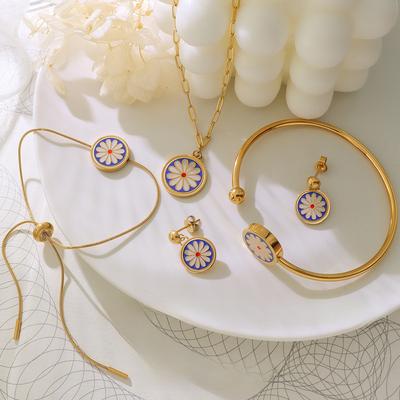 Nische Tropföl Kleine Gänseblümchen Halskette Armband Armband Ohrringe Titanstahl Schmuckset