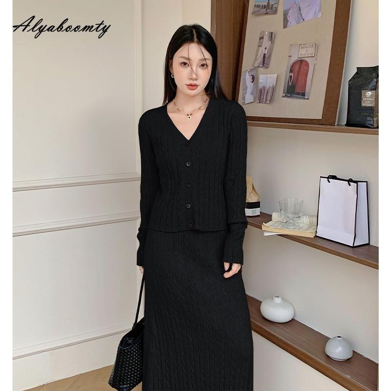 

Элегантный Модный Осенне-Зимний Женский Вязаный Комплект из 2 Предметов Вязаный Кардиган с V-образным вырезом + Длинная Вязаная Юбка Макси Толстый Теплый Женственный Коричневый Черный Серый Наряды One Size чёрный