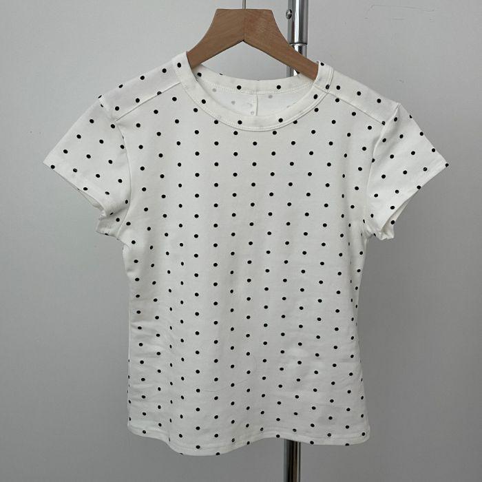 

Женская серая футболка с коротким рукавом в горошек, приталенного кроя - Новый летний стиль 2025 Small белый