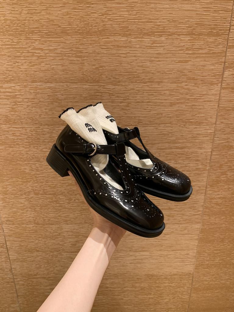 Spot second hair! Grape mother same shoes Brock engraved T-band leather British style Mary Jane small leather shoes