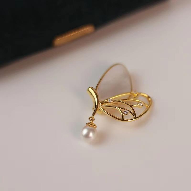 Butterfly High-end Style Brooch, Anti-glare Pin with Unique Design for A Niche Market.