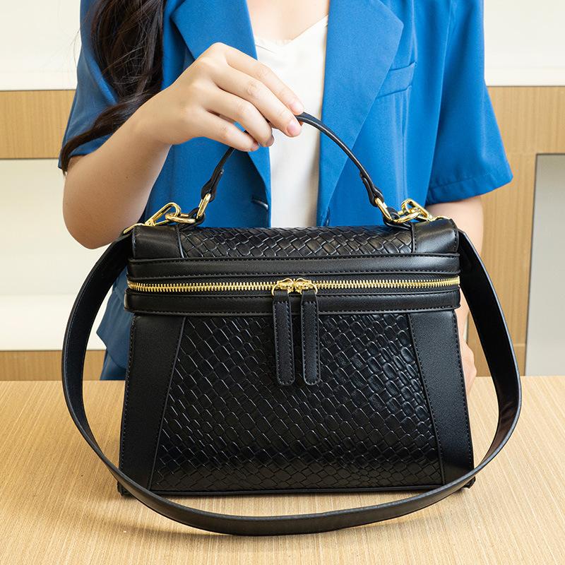 2026 New Vintage Woven Handbag, Light Luxury Large Capacity Tote Bag, Genuine Leather Women s Commuting Large Bag, Crossbody Bag Woven pattern-Black