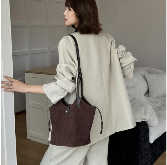 

Латвийская ретро кожаная сумка из овчины, шерстяная сумка, сумка-тоут, женская 25, трансграничный новый продукт, ретро повседневная сумка 34-15-22cm