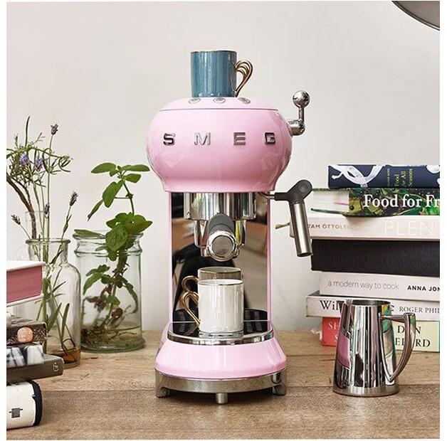Кофемашина Smeg ECF01PKEU