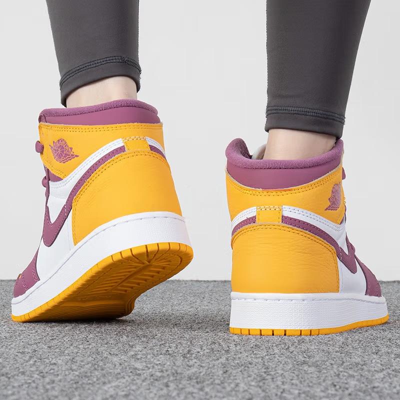 Air Jordan 1 Retro High OG GS Brotherhood Kids Sneakers Gold University-Gold Light-Bordeaux 575441-706