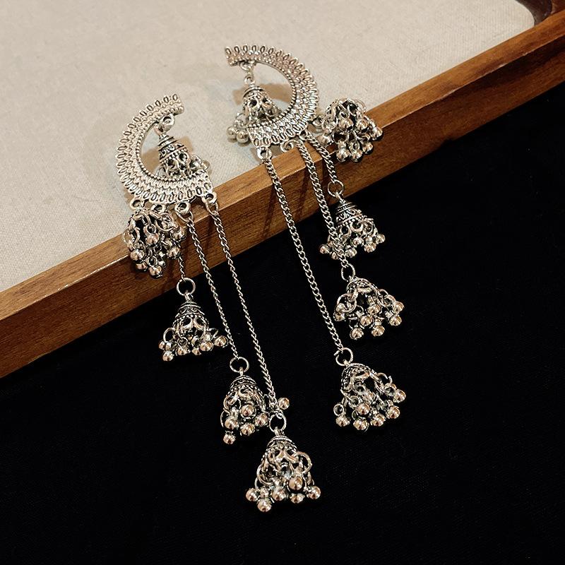 

Steel needle European and American round fringed earrings high-end court long earrings retro versatile new earrings women