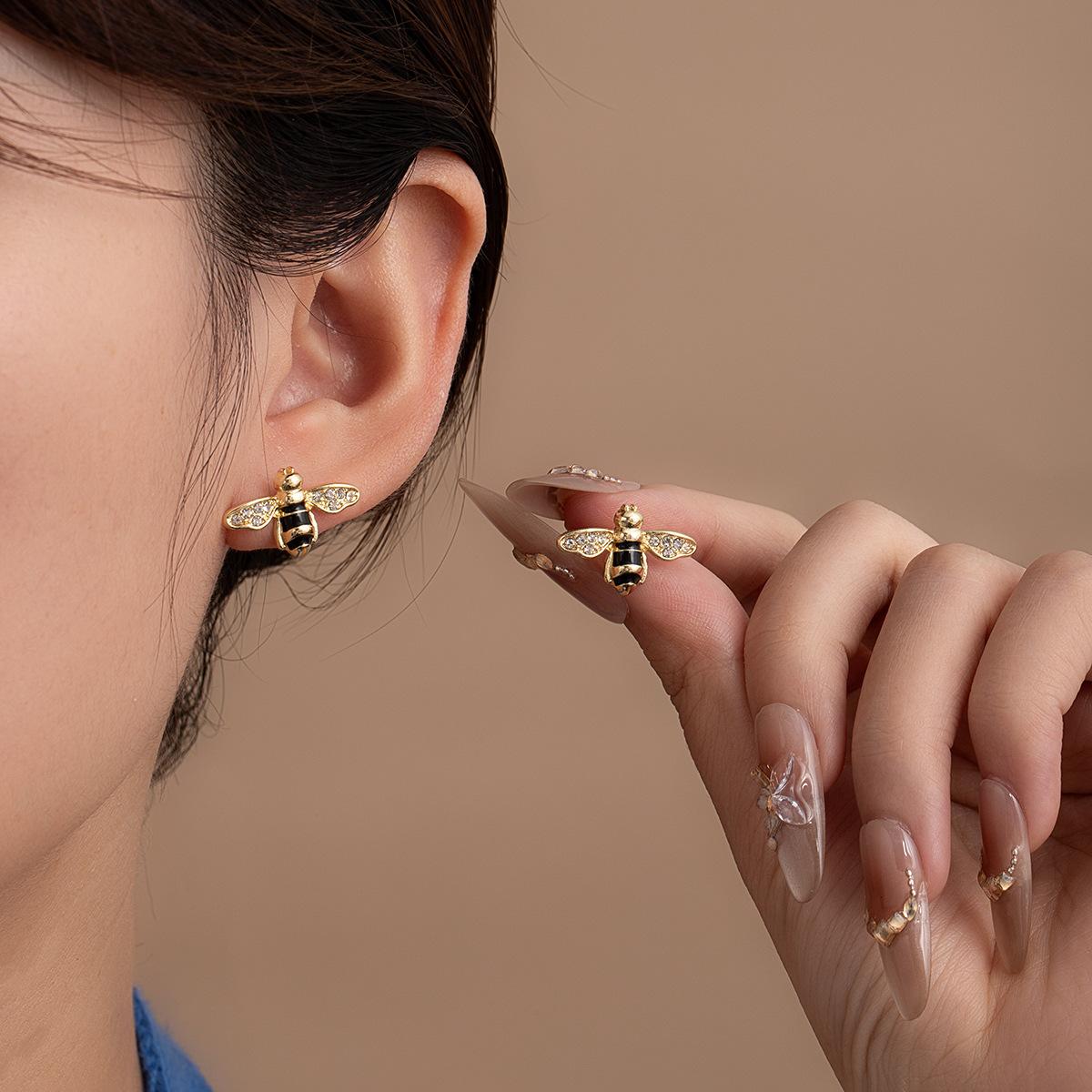 Cute, Small And Delicate, Yellow Diamond-Encrusted Bee Stud Earrings, Fresh Design Earrings, Simple Earrings.