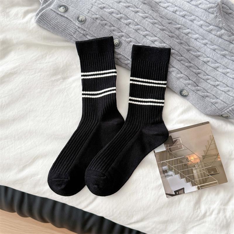Damen Frühling und Herbst Freizeit Sortierte Gestreifte Farbe Baumwolle College Wind Schlauchfrotteesocken