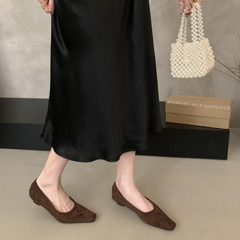 Retro simple square head light mouth low heel single shoes women s autumn new suede commuter ladyshoes women s shoes 40 коричневый 2860₽