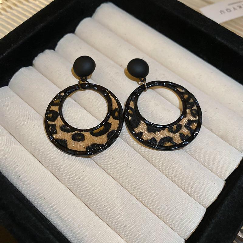 Retro Coffee Leopard Print Silver Needle Stud Earrings - Stylish High-End Design