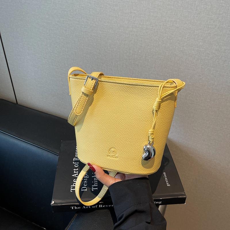 This Year's Popular Small Bag Women's 2025 New Fashion Versatile Messenger Bag Super Fire Shoulder Bucket Bag