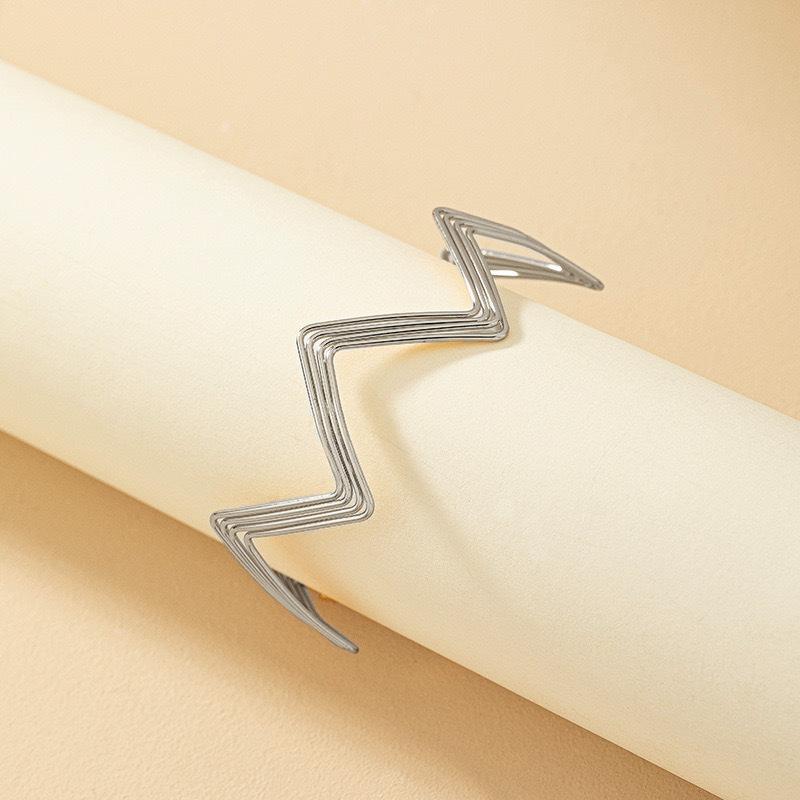 

Stylish and simple geometric wavy bracelet women s niche hot sale daily matching open bracelet jewelry срібло сірий колір