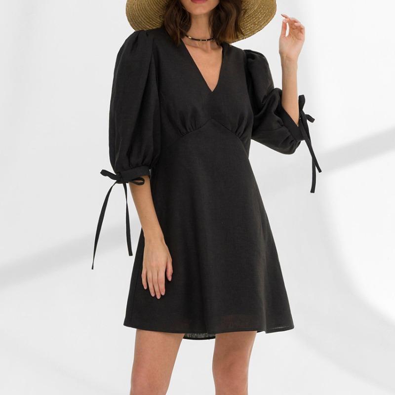 Летнее платье женское элегантное с V-образным вырезом и рукавами-фонариками на шнуровке — фото 8
