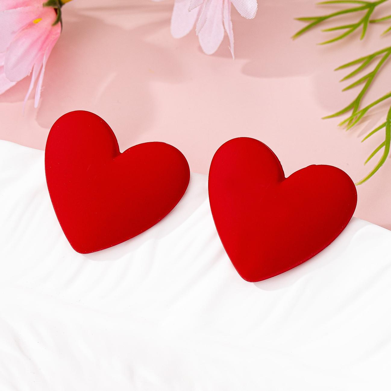 

A Pair of Women s Fashion Earrings, Simple and Elegant Heart-Shaped Resin Earrings, Suitable for Daily Wear, Vacations, and Gift-Giving