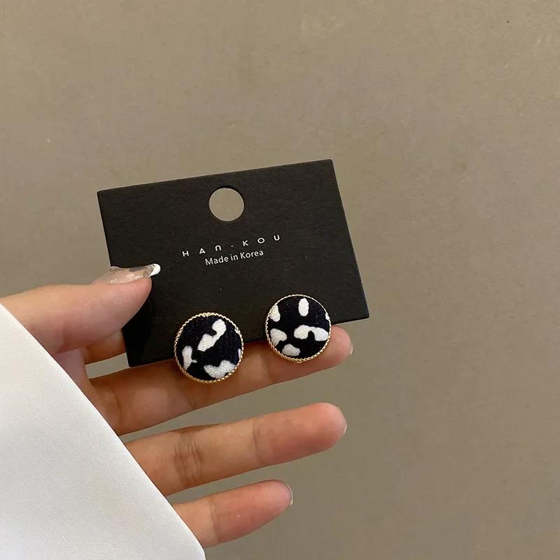 Autumn Winter Models Leopard Print Plush Earrings Female Korean Temperament Net Red Fashion Cold Wind Retro Earrings Ear Jewelry