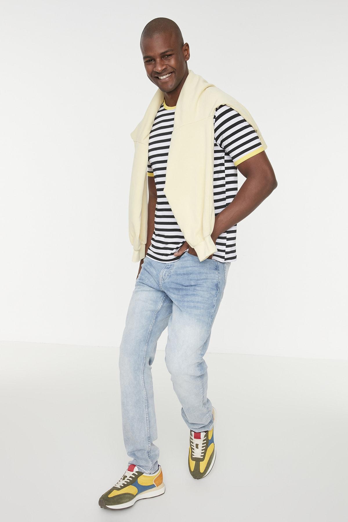 

Черная мужская футболка TMNSS20TS1092