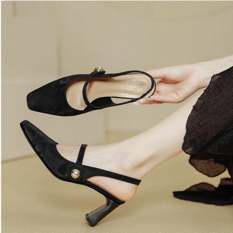 

Мода 2025 Лето Босоножки на высоком каблуке для женщин Женская обувь Квадратный носок На высоком каблуке Девушки Ретро Закрытые Сандалии Туфли-лодочки 2025 Лето Квадратный 34 чёрный