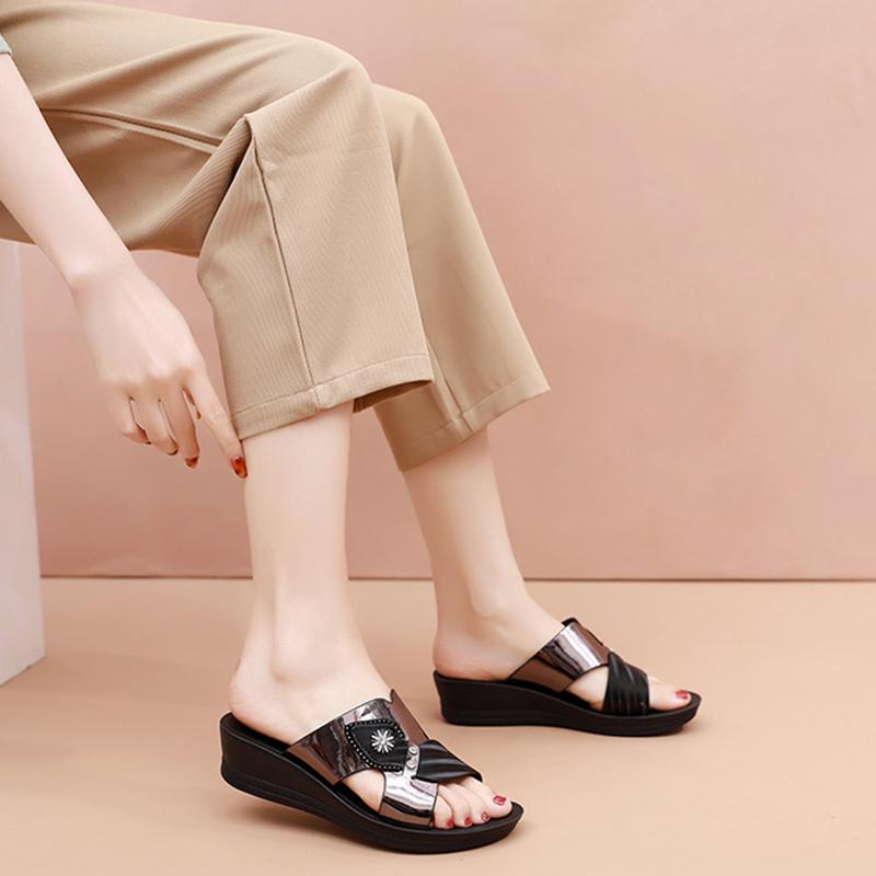 New Summer Women's Slippers Thick-Soled Anti-Slip Beach Shoes for Middle-Aged and Elderly Ladies