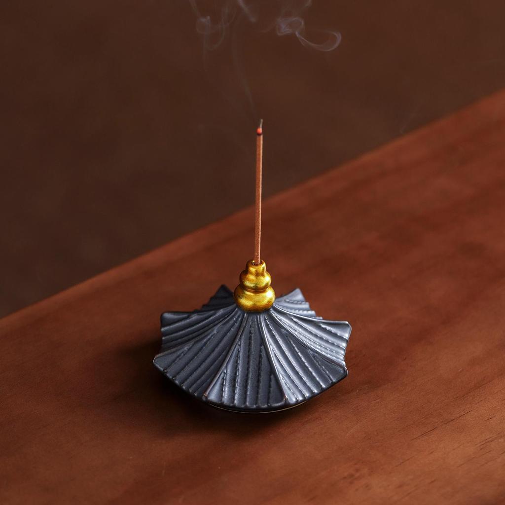 Gilded Ceramic Pavilion Eaves Incense Holder for Tea and Incense Ceremonies