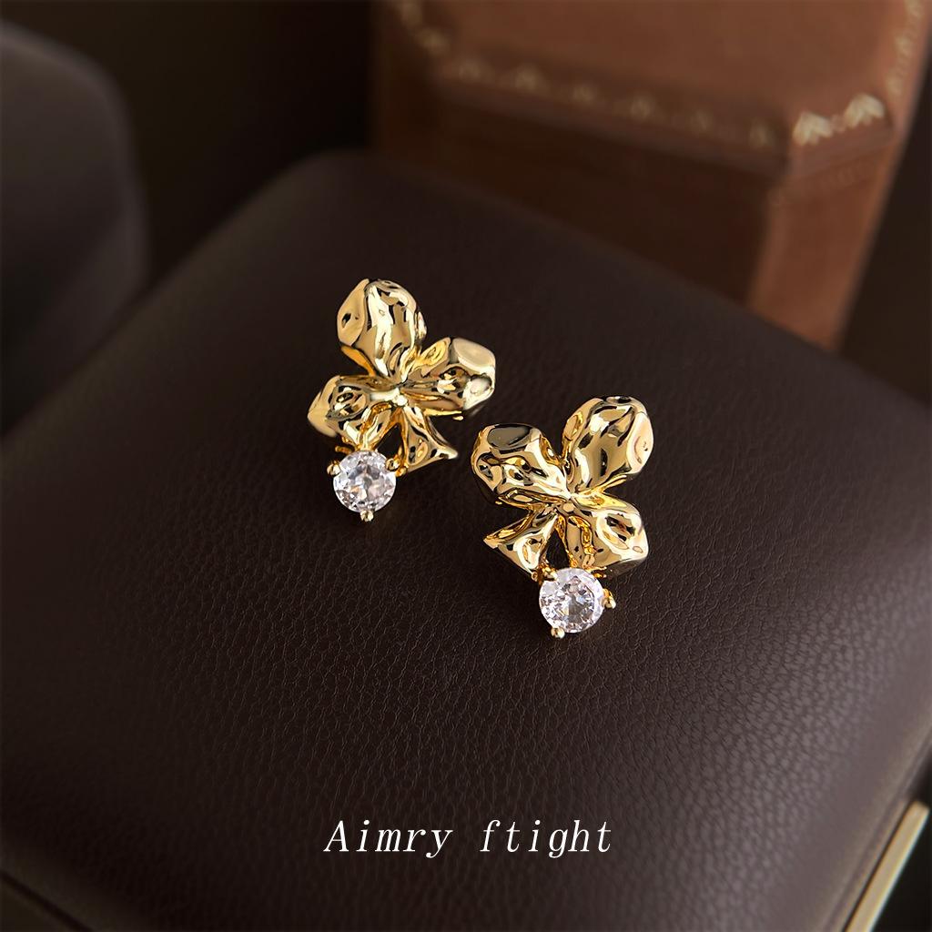 

Original plum blossom micro-inlaid zircon 925 silver needle plated 14K commuter personalized new earrings stud earrings